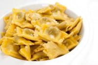 Gli Agnolotti Pasta, ripieno e accompagnamento secondo disponibilità e ispirazione Gli Agnolotti Pasta, ripieno e accompagnamento secondo disponibilità e ispirazione