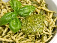 Le Trofiette al Pesto Genovese Fagiolini, Patate e Ostrica in lenta Cottura Le Trofiette al Pesto Genovese Fagiolini, Patate e Ostrica in lenta Cottura